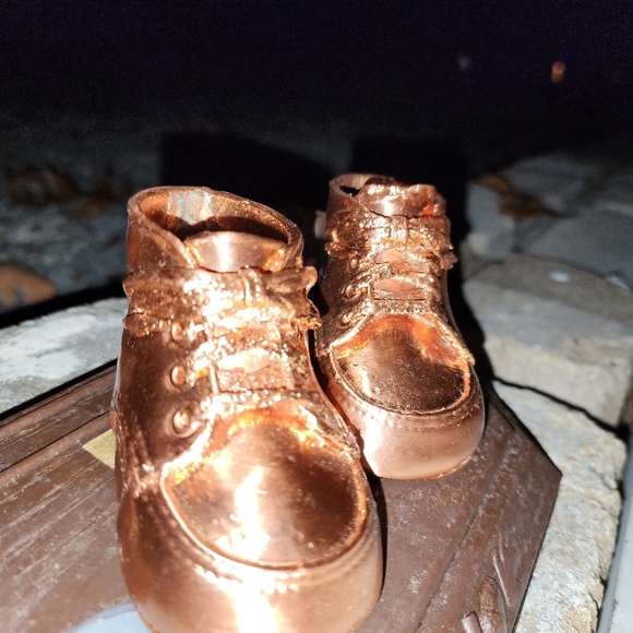 Vintage Bronzed Baby Shoes with Original Plaque - Picture 8 of 8